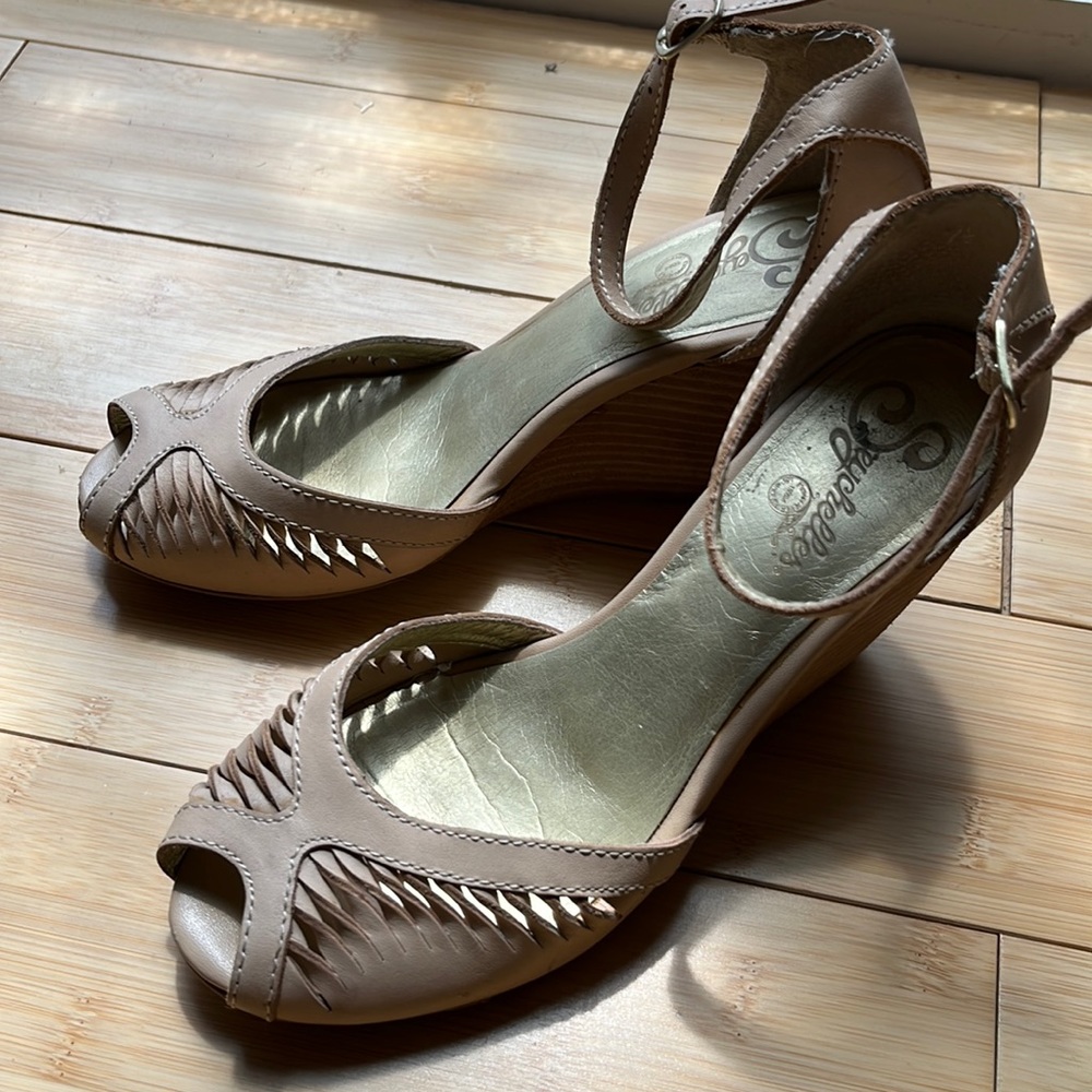 Seychelles Nude Wedges Size 7.5